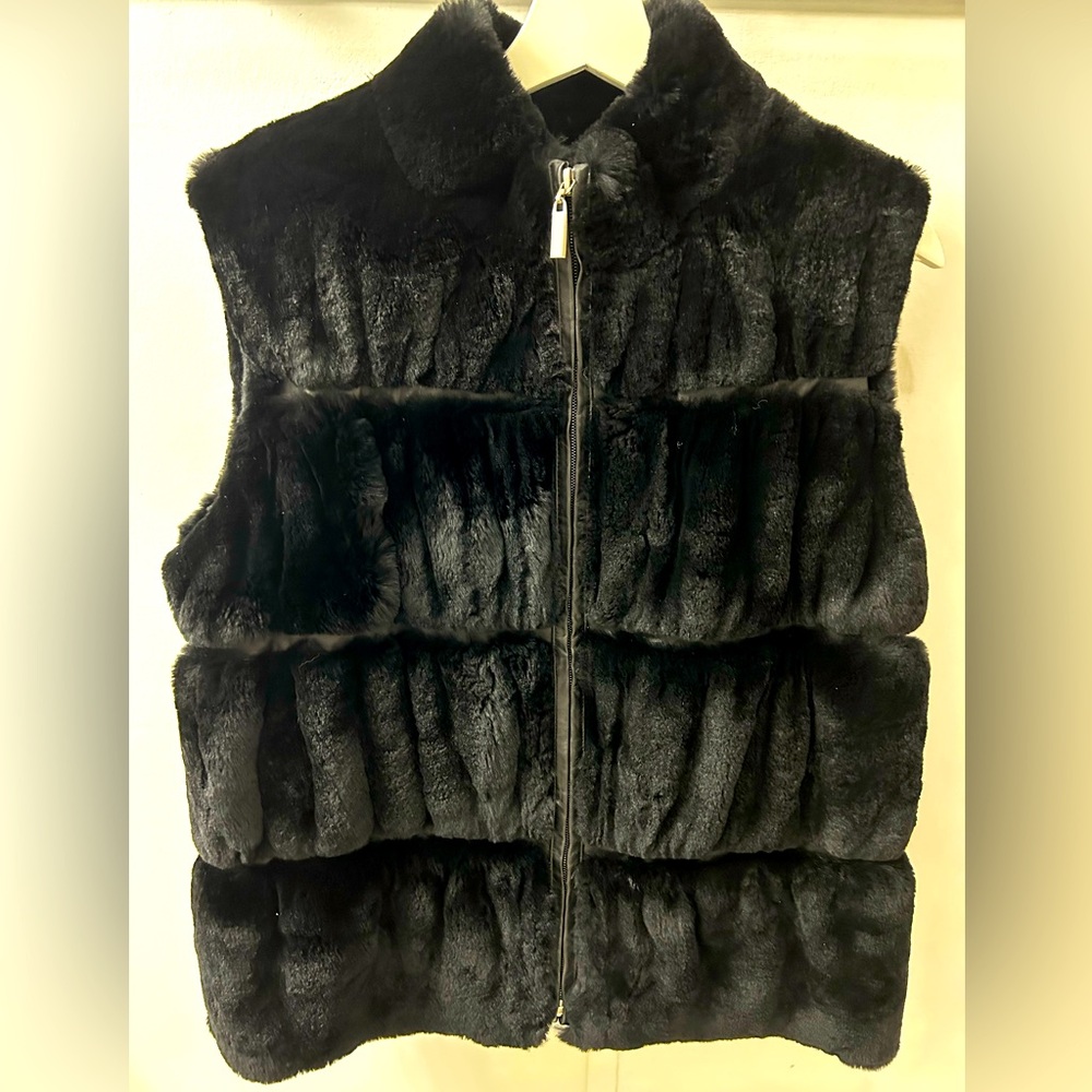 Faux fur vest like new
